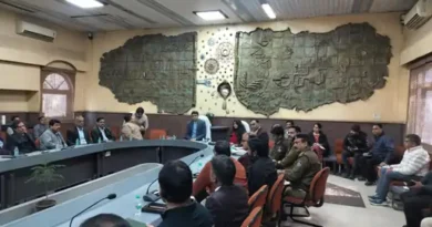 फैक्ट्री प्रबंधन पानी को साफ कर नाली में छोड़े!!!